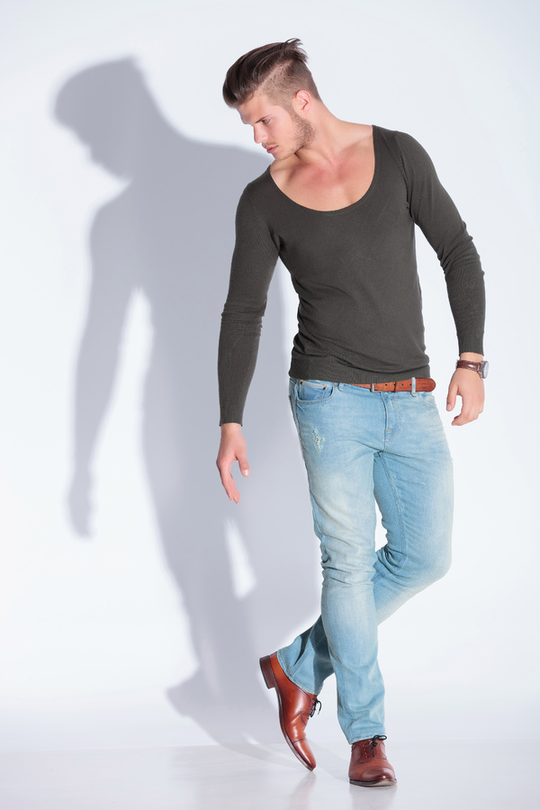 casual-fashion-man-male-model-boy-1634246-pxhere.com_.jpg Black trousers